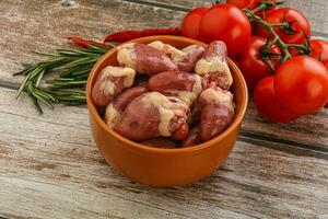 corações de frango cru para cozinhar foto