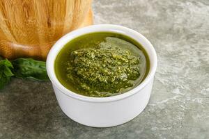 caseiro vegetariano manjericão pesto molho foto