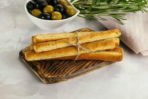 crocantes grissini italiano pão amontoar foto