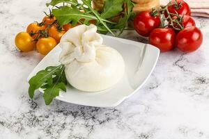 cremoso italiano tradicional burrata queijo foto