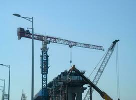 construção do a da criméia ponte. lift guindastes e estrada de ferro ponte elementos. construção e reparar. foto