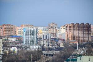 cidade panorama. a Visão a partir de a alturas do a 24 chão. Krasnodar cidade. urbano visualizar. foto