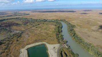 panorama perto a mar do azov, a rio, a artificial lago e aberto espaços para Caçando e pescaria foto