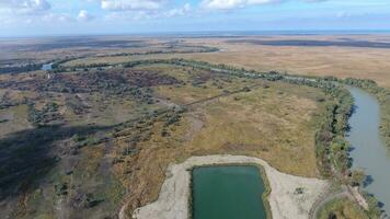 panorama perto a mar do azov, a rio, a artificial lago e aberto espaços para Caçando e pescaria foto