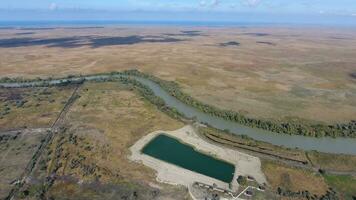 panorama perto a mar do azov, a rio, a artificial lago e aberto espaços para Caçando e pescaria foto