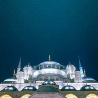 islâmico ou Ramadã fundo foto. Sultanahmet ou azul mesquita Visão às noite. foto