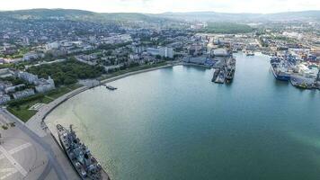 topo Visão do a marina e cais do novorossiysk foto