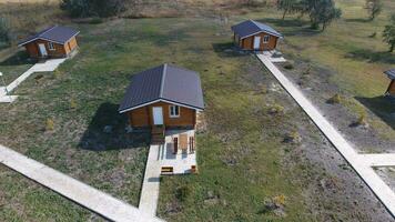 casas em a base do descansar. casas para turistas e caçadores foto