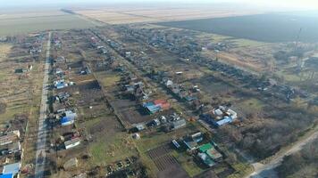 Vila elitnyy krasnoarmeyskiy distrito, Krasnodar krai, Rússia. vôo às a altitude do 100 metros. a ruína e esquecimento foto