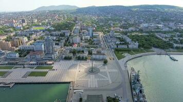 topo Visão do a marina e cais do novorossiysk foto