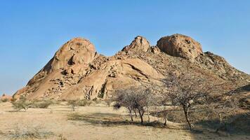 spitzkoppe Namíbia debaixo grande azul céu foto