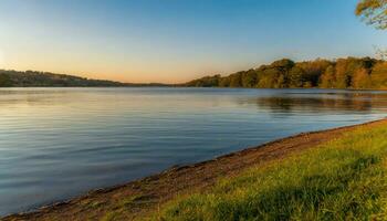 ai gerado uma lago com uma arenoso litoral e gramíneo área foto