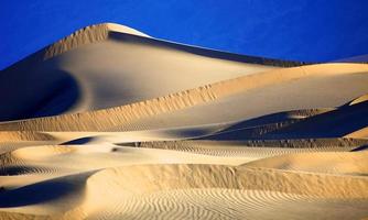 paisagem de dunas de areia no vale da morte ca foto