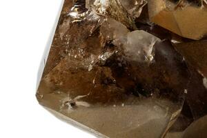 macro mineral pedra esfumaçado quartzo em uma branco fundo foto