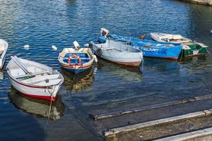 gallipoli. entre a terra e o mar. maravilha da puglia foto