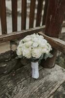 marfim e verde Casamento ramalhete do rosas e alstroemeria flores foto