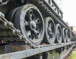 fechar acima tiro do a contínuo rastrear do a tanque. militares foto