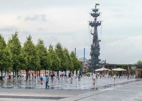 Moscou, Rússia - 07.09.2023 - monumento para petr a primeiro às muzeon parque. cidade foto
