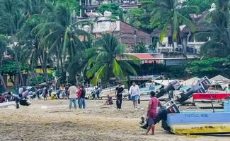 puerto escondido oaxaca méxico 2022 barcos de pesca na praia do porto em puerto escondido méxico. foto