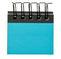 bloco de anotações com azul em branco folhas em branco isolado fundo foto