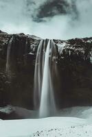 Islândia marco. famoso cascata Seljalandsfoss foto