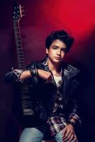 bonito adolescente guitarrista foto