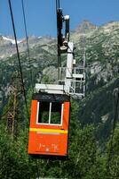 teleférico dentro a montanhas, argientere ,França foto