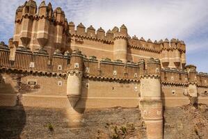 coca castelo Castillo de coca é uma fortificação construído dentro a 15º século e é localizado dentro coca, dentro segovia província, castilla y leão, Espanha foto