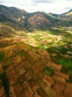 extinto vulcão com fertil terra para cultivo dentro Vietnã. foto