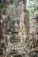 rostos do antigo Bayon têmpora às Angkor o que, siem colher, Camboja foto
