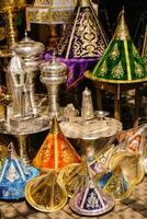 lembrança fazer compras dentro a medina do fes, Marrocos foto