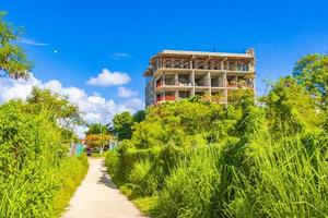 canteiros de obras destroem a natureza tropical playa del carmen méxico foto