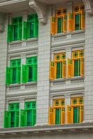 herança colorida janelas dentro Cingapura foto