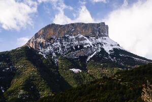 montanhas no parque nacional de ordesa, pirineus, huesca, aragão, espanha foto