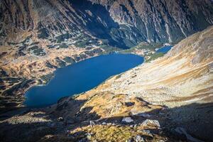 bonito montanha lago dentro a verão, vale do cinco lagos, Polônia, zakopane foto