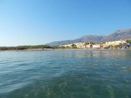 viajar na grécia, na ilha das montanhas de creta e no mar foto