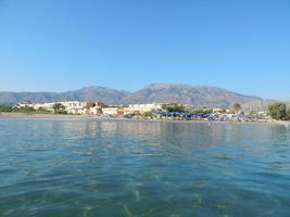 viajar na grécia, na ilha das montanhas de creta e no mar foto