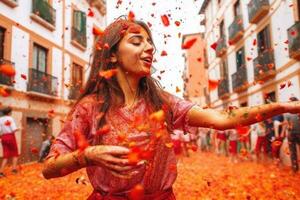 ai gerado pessoas jogando tomates. verão festival. pessoas gritando e rindo. famoso festival com tomate legumes. foto