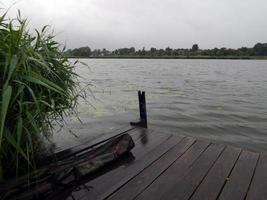 apetrechos de pesca para canas de pesca, flutuadores, redes foto