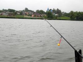 apetrechos de pesca para canas de pesca, flutuadores, redes foto