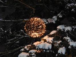 guirlandas e decorações para o feriado de natal e ano novo foto