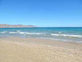 viajar na grécia, na ilha das montanhas de creta e no mar foto