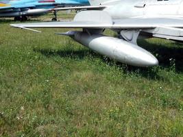 armamento de aeronaves e helicópteros, foguetes, bombas, canhões foto