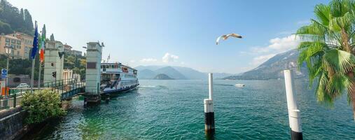 balsa dentro Varena em lago como foto