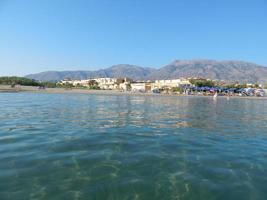 viajar na grécia, na ilha das montanhas de creta e no mar foto
