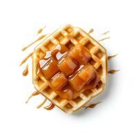 waffles com caramelo xarope em uma branco fundo. foto