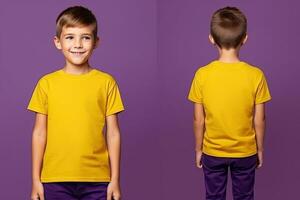 ai gerado pequeno Garoto dentro amarelo camiseta. crianças camiseta brincar. foto
