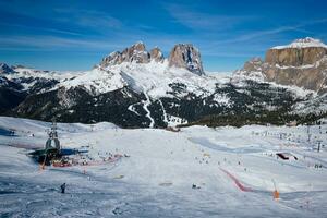 esqui recorrer dentro dolomitas, Itália foto