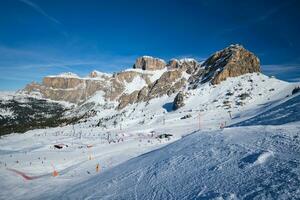 esqui recorrer dentro dolomitas, Itália foto