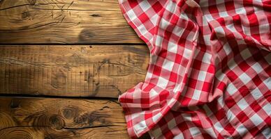 ai gerado topo Visão do vermelho xadrez toalha de mesa em em branco esvaziar de madeira mesa fundo, Comida conceito foto